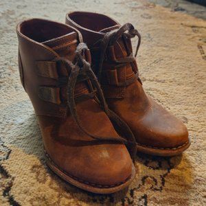 Clark's High Heeled Lace Up Bootie